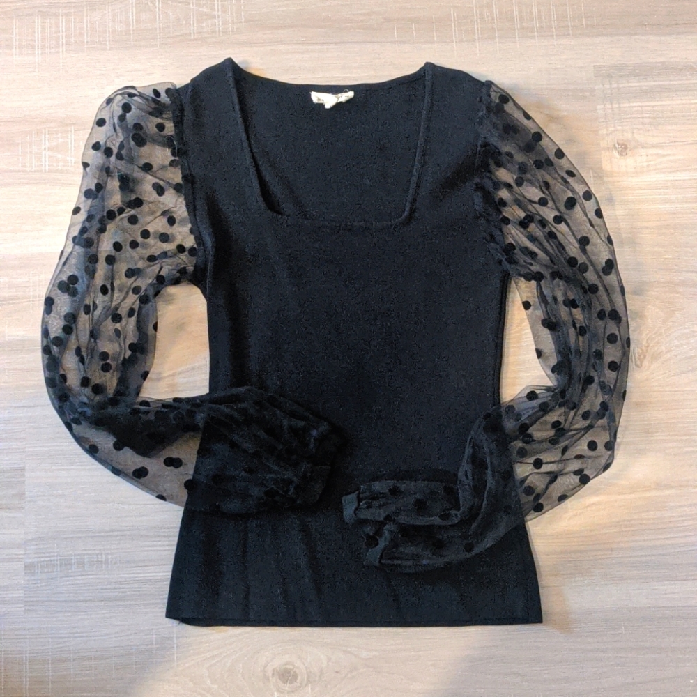 Women's boutique sheer sleeve top size M
